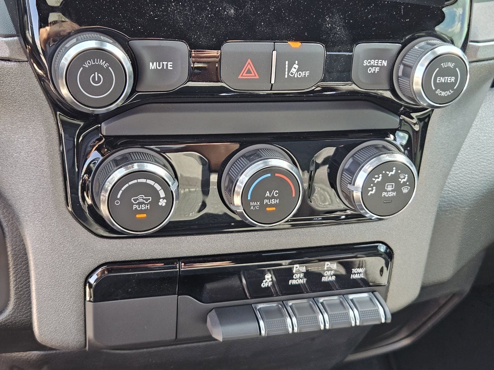 2026 RAM Ram 1500 RAM 1500 EXPRESS CREW CAB 4X4 5'7' BOX