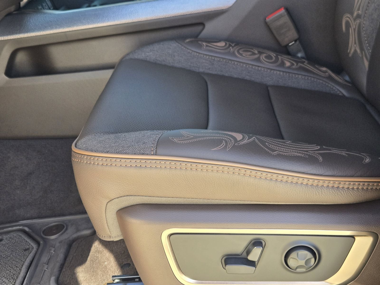 2026 RAM Ram 1500 RAM 1500 LIMITED LONGHORN CREW CAB 4X4 5'7' BOX