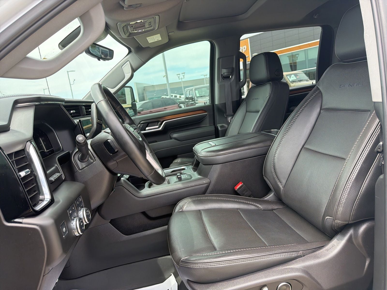 2025 GMC Sierra 2500HD 4WD Crew Cab Standard Bed Denali