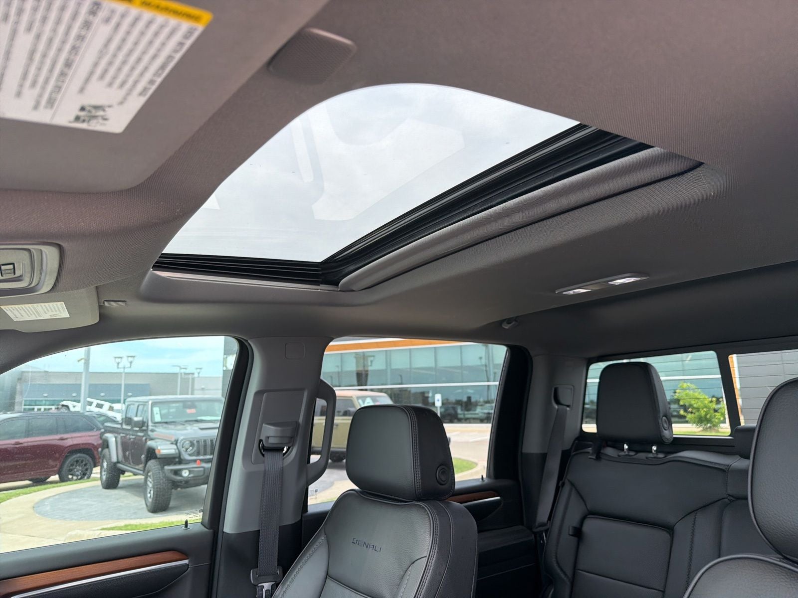 2025 GMC Sierra 2500HD 4WD Crew Cab Standard Bed Denali