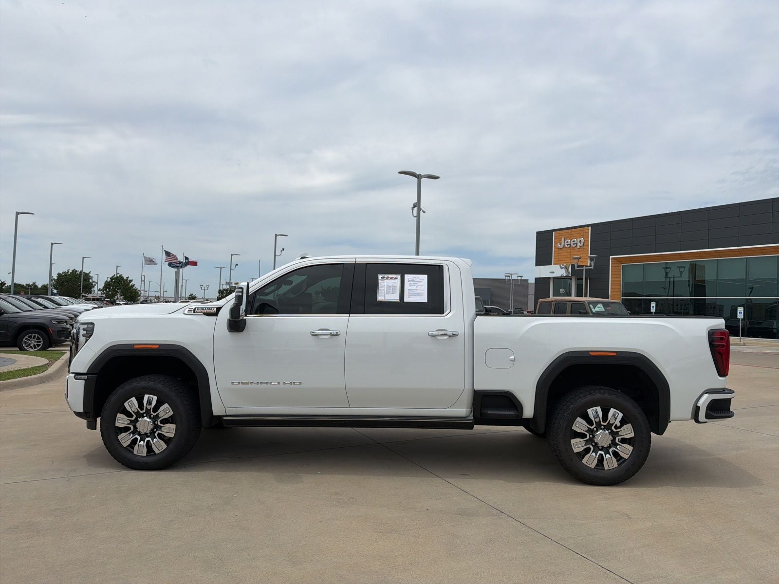 2025 GMC Sierra 2500HD 4WD Crew Cab Standard Bed Denali