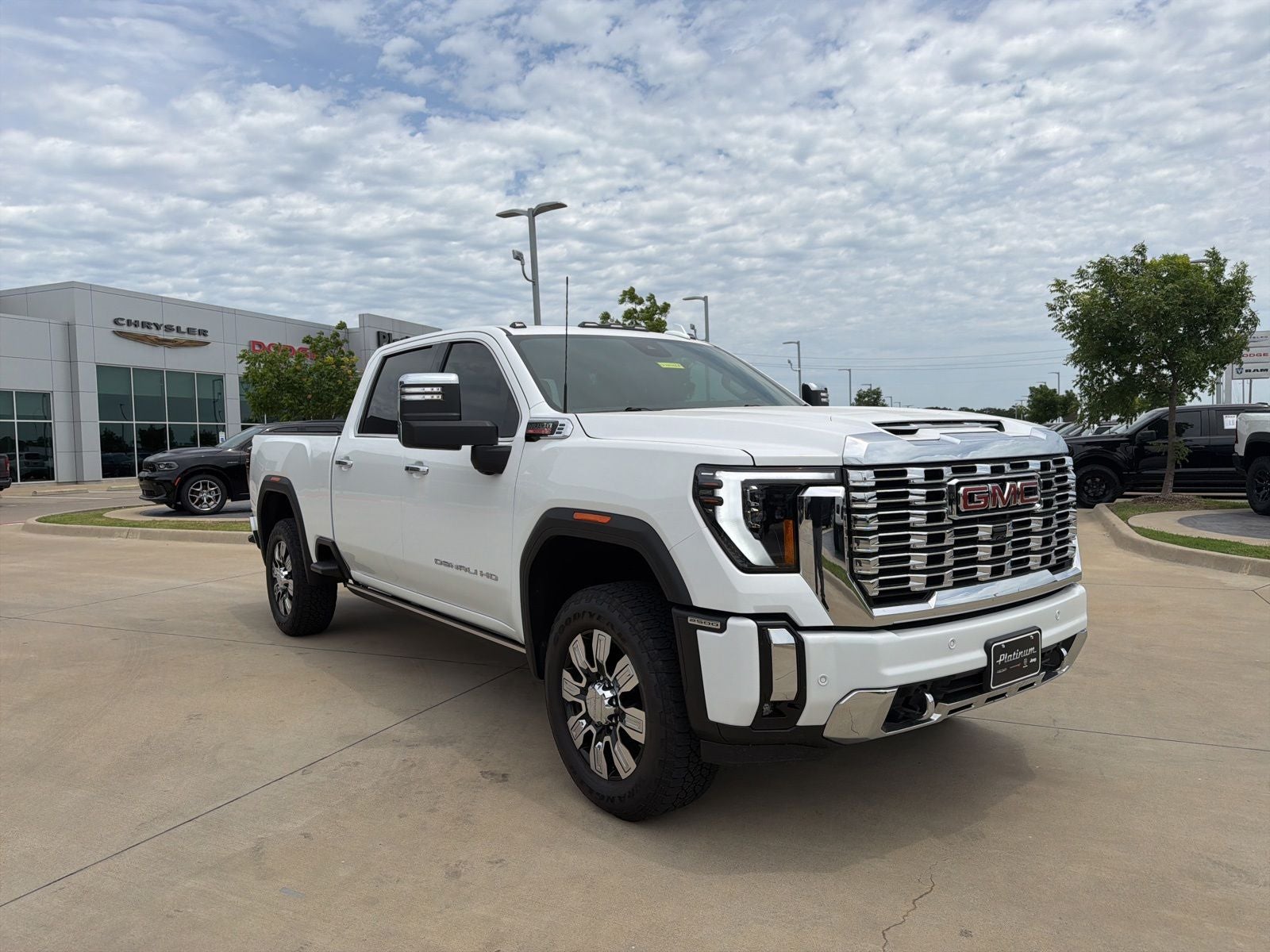 2025 GMC Sierra 2500HD 4WD Crew Cab Standard Bed Denali
