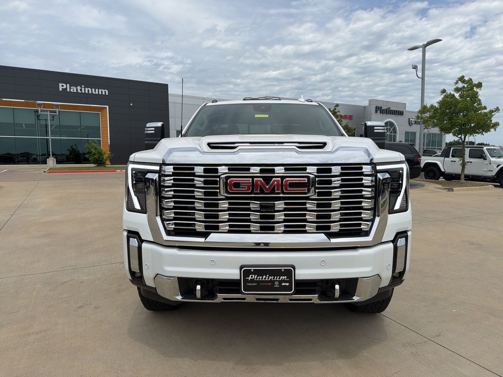 2025 GMC Sierra 2500HD 4WD Crew Cab Standard Bed Denali