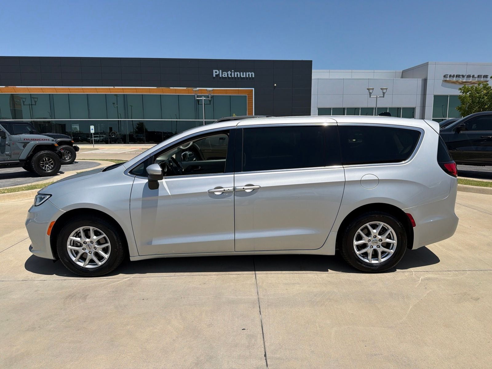 Used 2023 Chrysler Pacifica Touring L with VIN 2C4RC1BG0PR620619 for sale in Terrell, TX