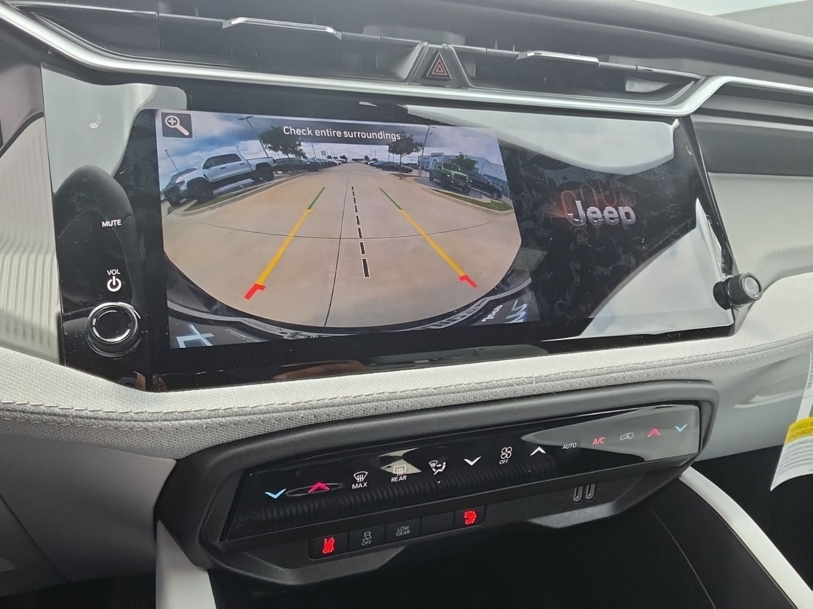 2026 Jeep Cherokee CHEROKEE LAREDO 4X4