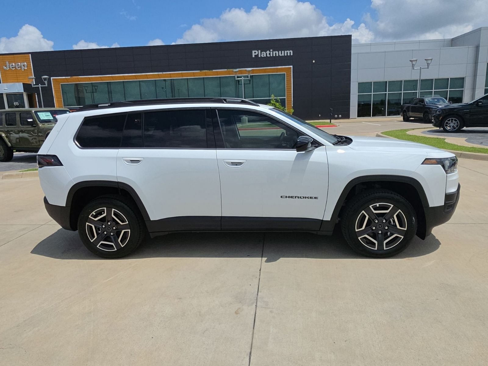 2026 Jeep Cherokee CHEROKEE LAREDO 4X4