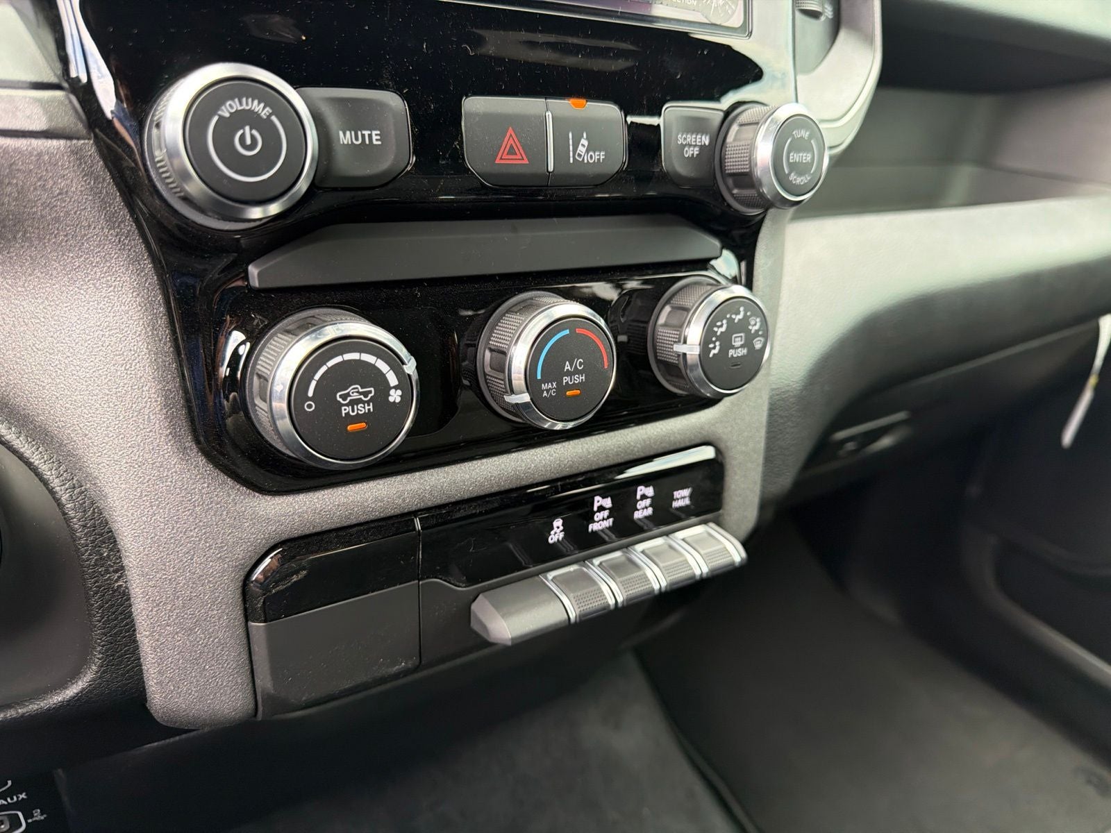 2026 RAM Ram 1500 RAM 1500 EXPRESS CREW CAB 4X2 5'7' BOX