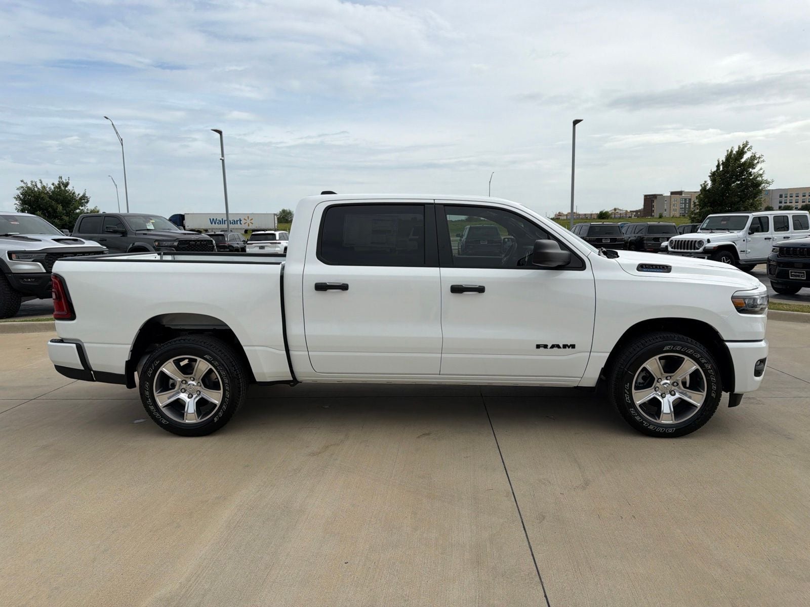 2026 RAM Ram 1500 RAM 1500 EXPRESS CREW CAB 4X2 5'7' BOX