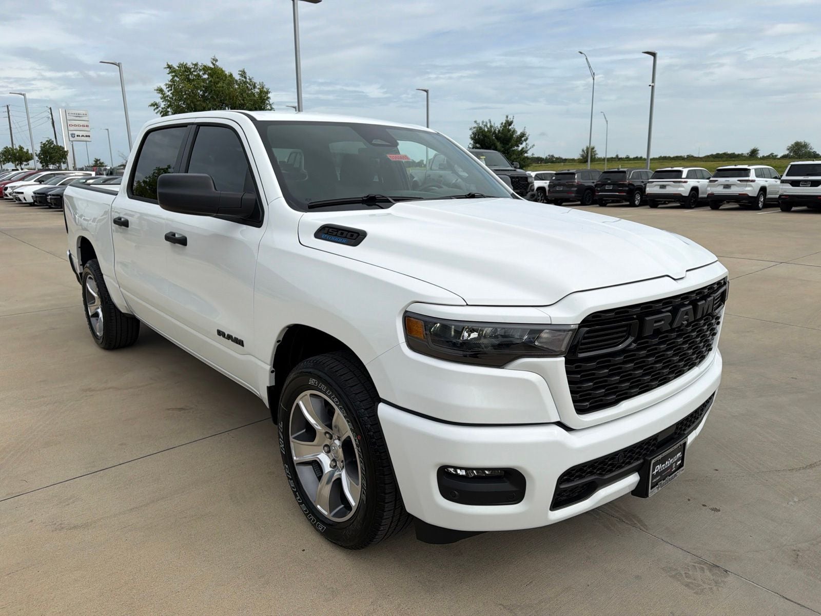 2026 RAM Ram 1500 RAM 1500 EXPRESS CREW CAB 4X2 5'7' BOX