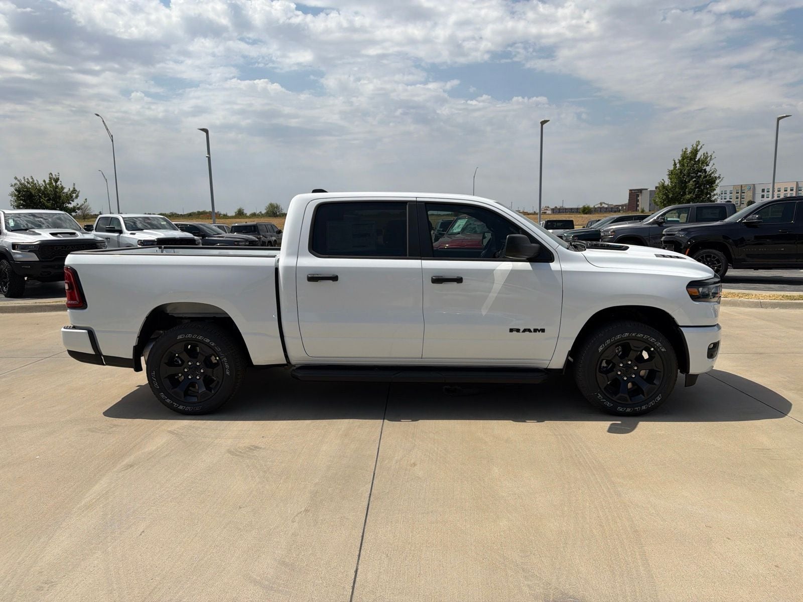 2026 RAM Ram 1500 RAM 1500 EXPRESS CREW CAB 4X4 5'7' BOX