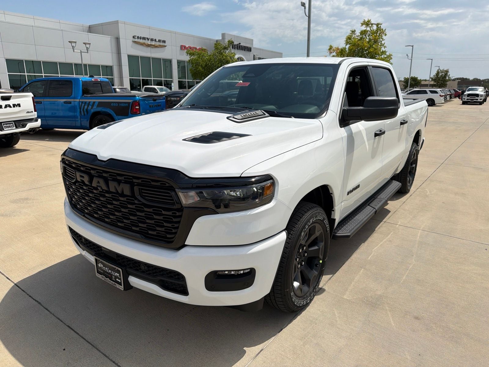 2026 RAM Ram 1500 RAM 1500 EXPRESS CREW CAB 4X4 5'7' BOX