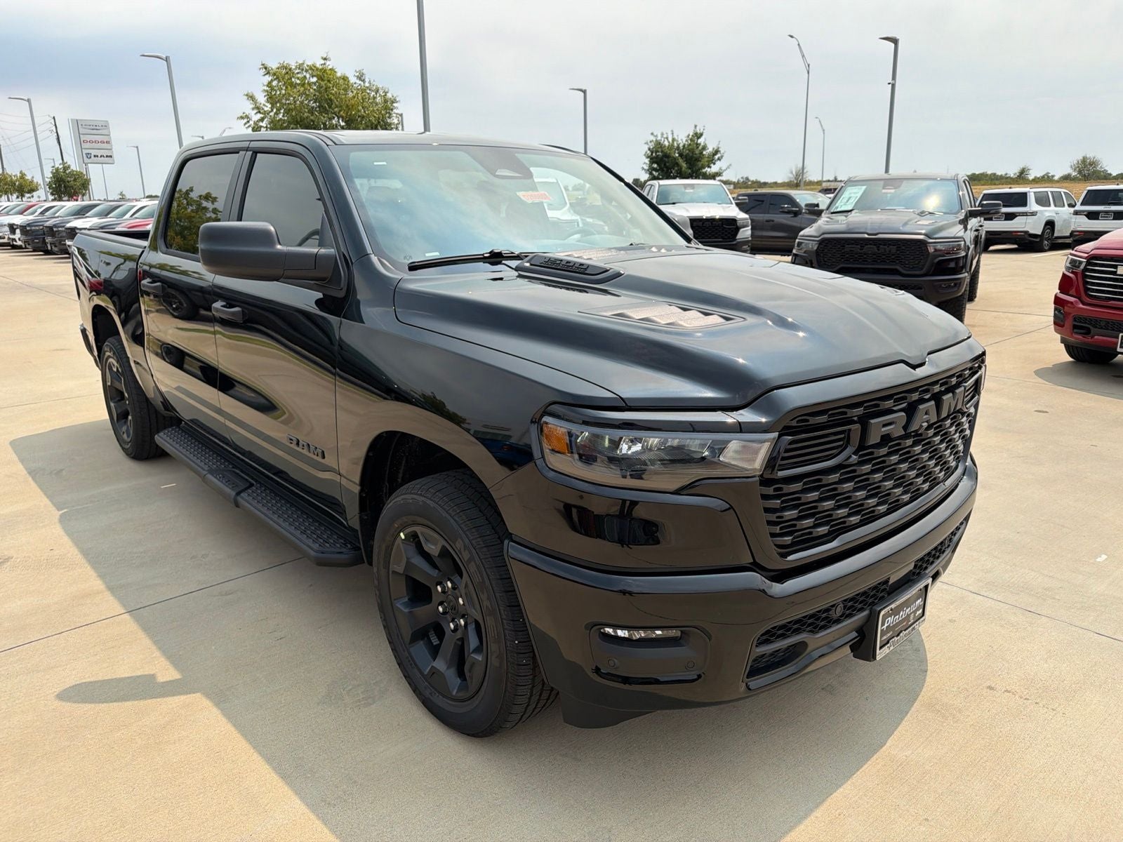 2026 RAM Ram 1500 RAM 1500 EXPRESS CREW CAB 4X4 5'7' BOX