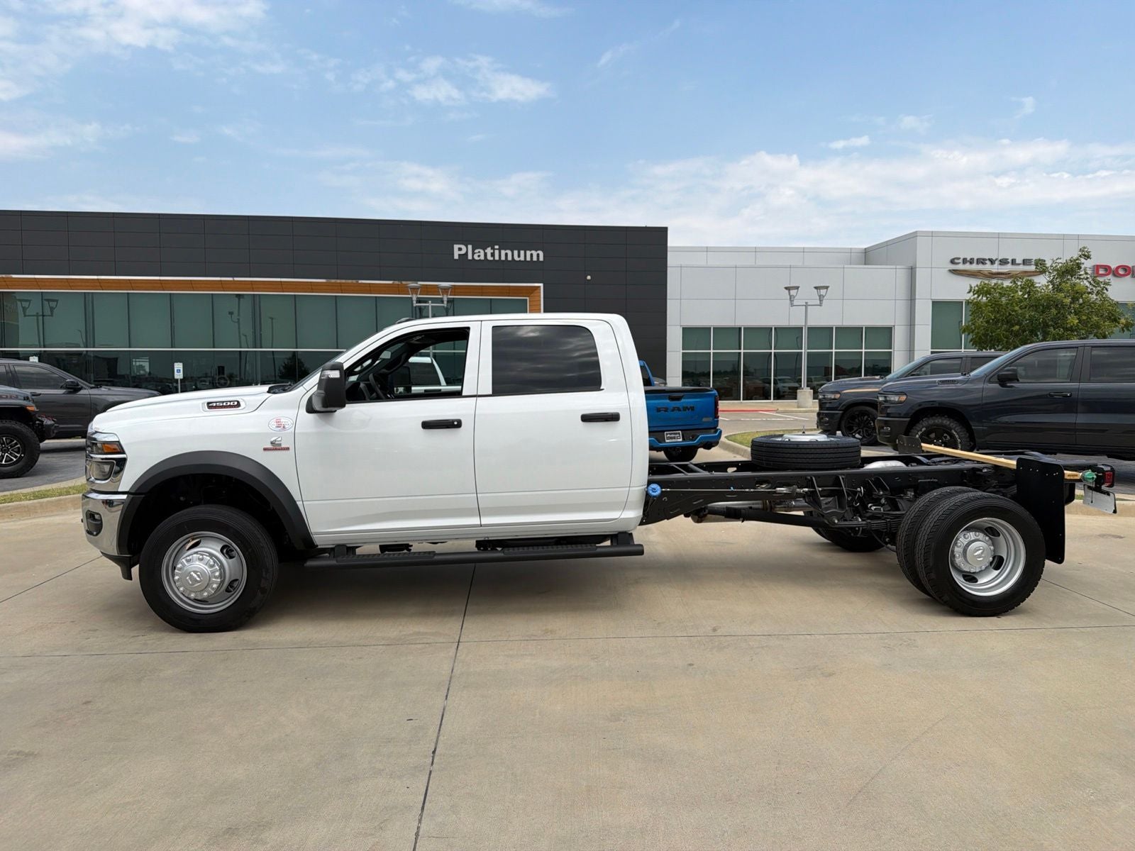 2027 RAM Ram 4500 Chassis Cab RAM 4500 TRADESMAN CHASSIS CREW CAB 4X4 84' CA