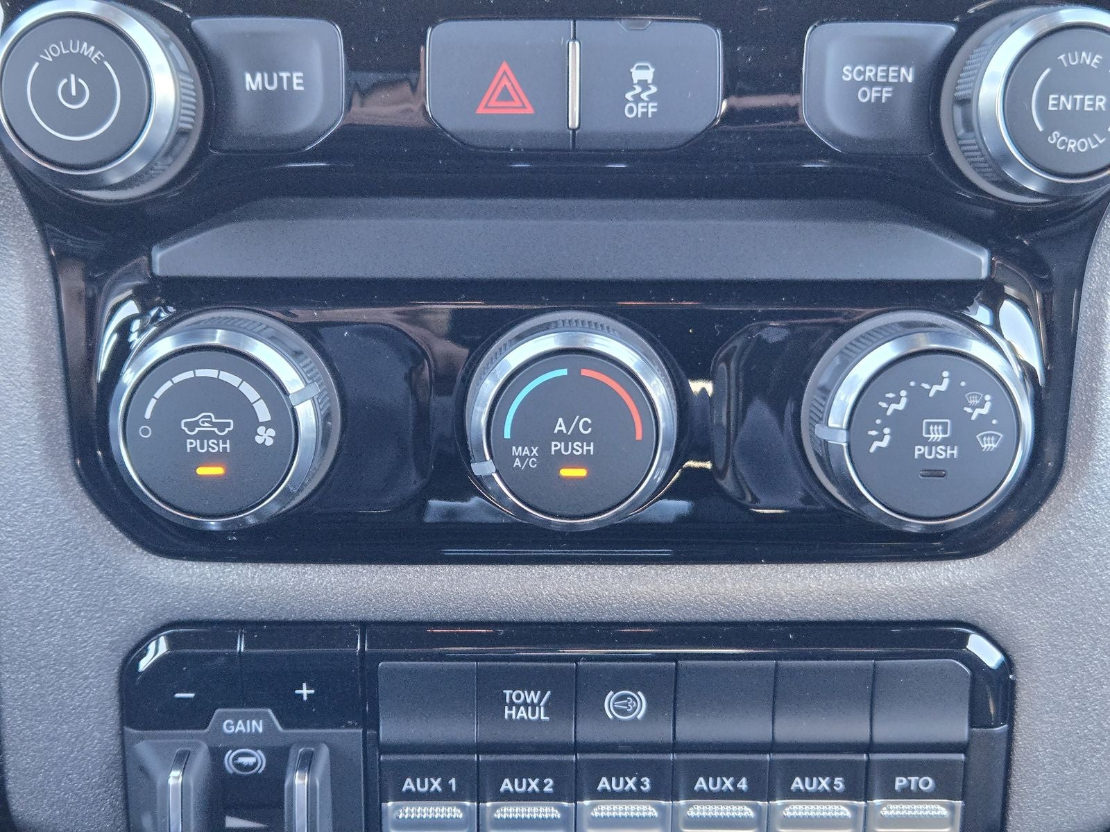 2026 RAM Ram 5500 Chassis Cab RAM 5500 TRADESMAN CHASSIS CREW CAB 4X4 84' CA