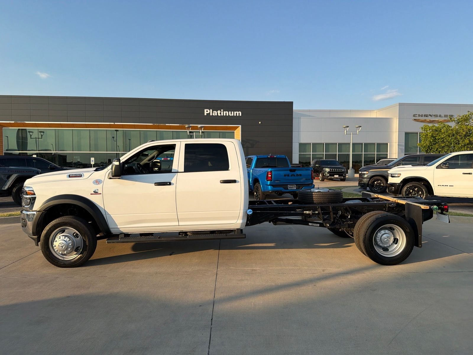 2027 RAM Ram 5500 Chassis Cab RAM 5500 TRADESMAN CHASSIS CREW CAB 4X4 84' CA