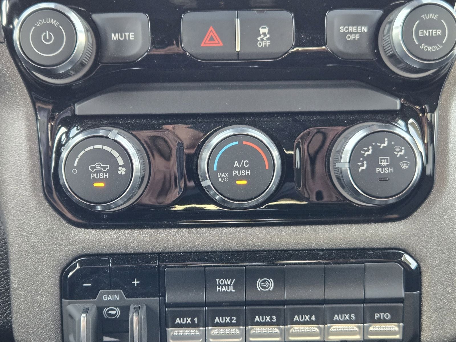 2026 RAM Ram 3500 Chassis Cab RAM 3500 TRADESMAN CREW CAB CHASSIS 4X4 60' CA