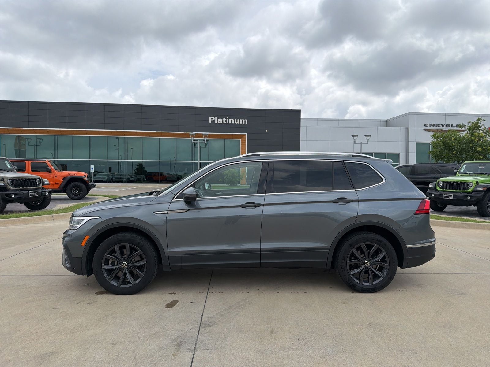 2024 Volkswagen Tiguan 2.0T SE