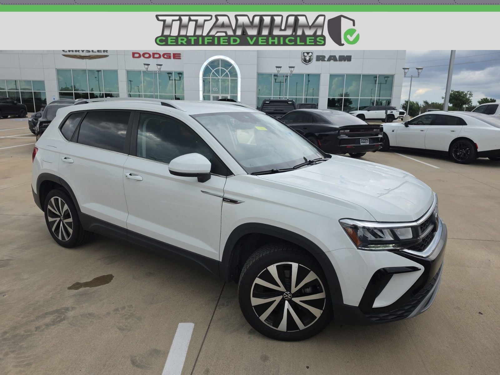 2024 Volkswagen Taos 1.5T SE's photo