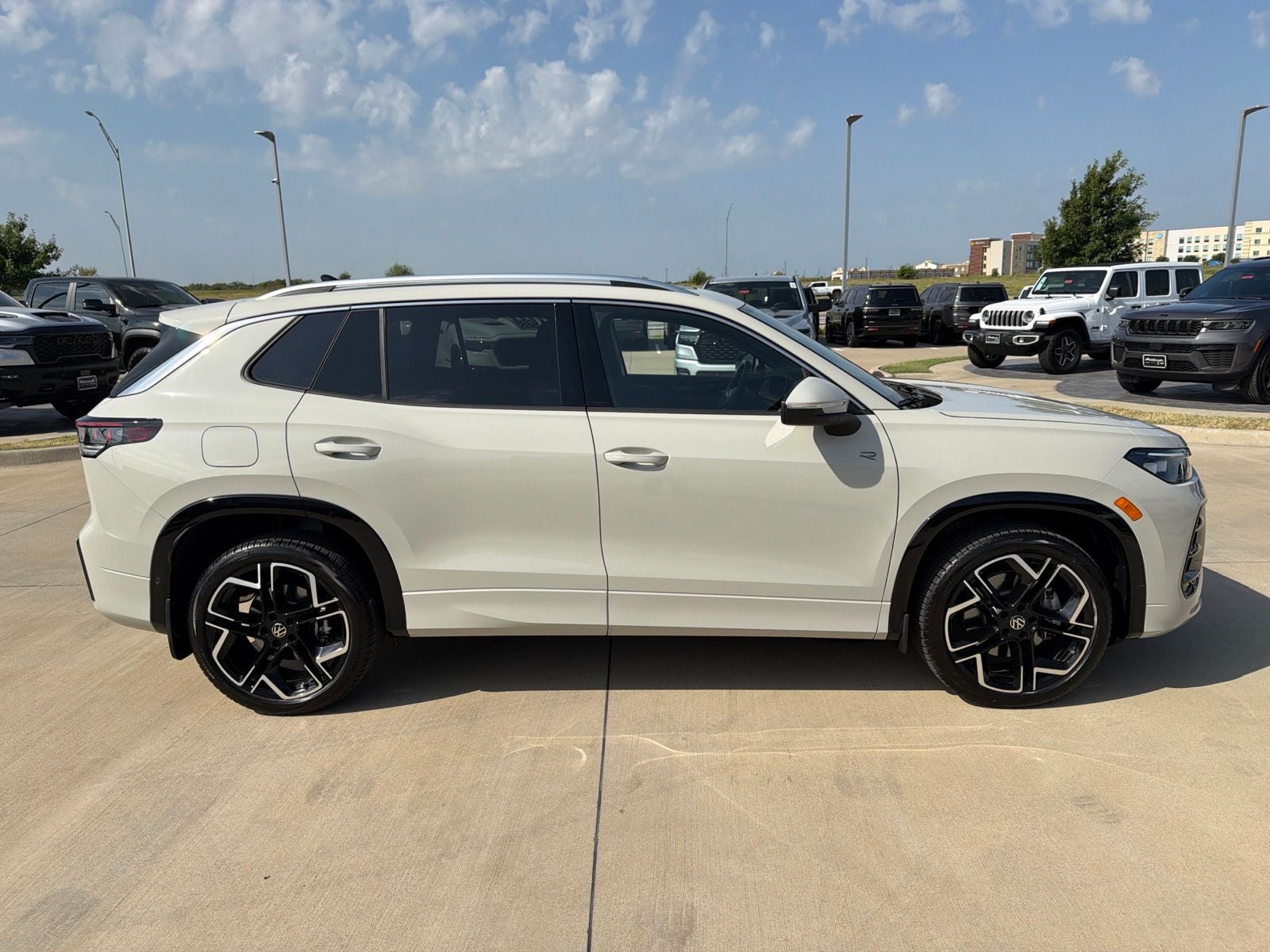 2026 Volkswagen Tiguan SEL R-Line Turbo