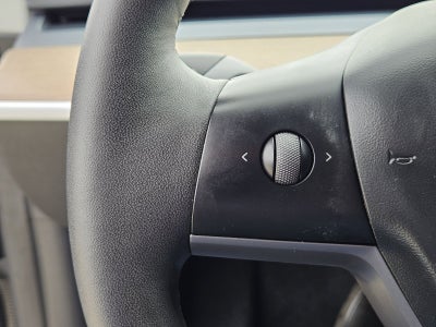 2025 Tesla Model Y Long Range Dual Motor Rear-Wheel Drive