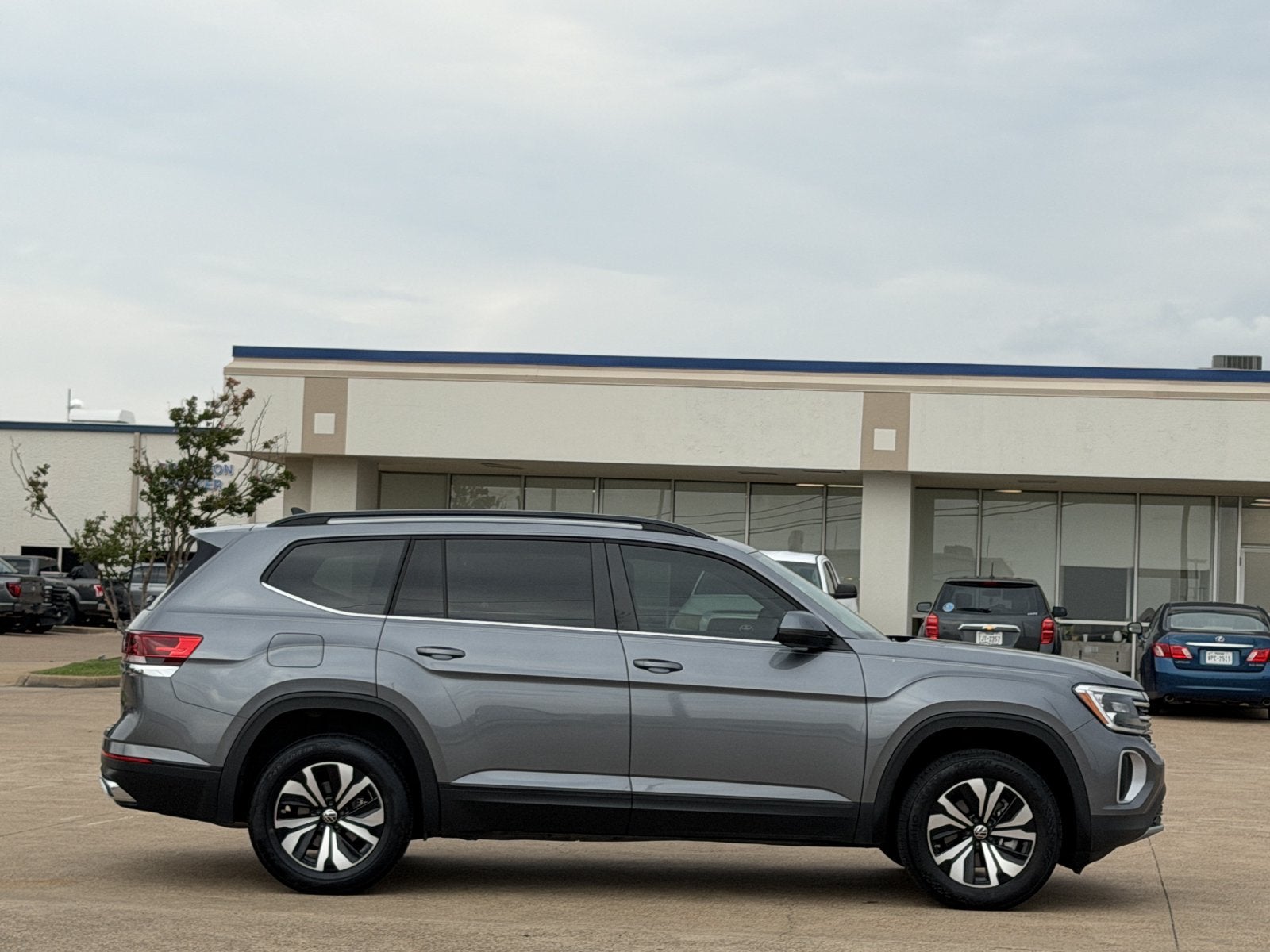 2024 Volkswagen Atlas 2.0T SE