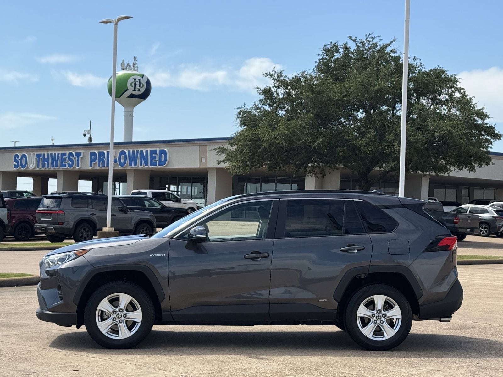 2021 Toyota RAV4 Hybrid XLE
