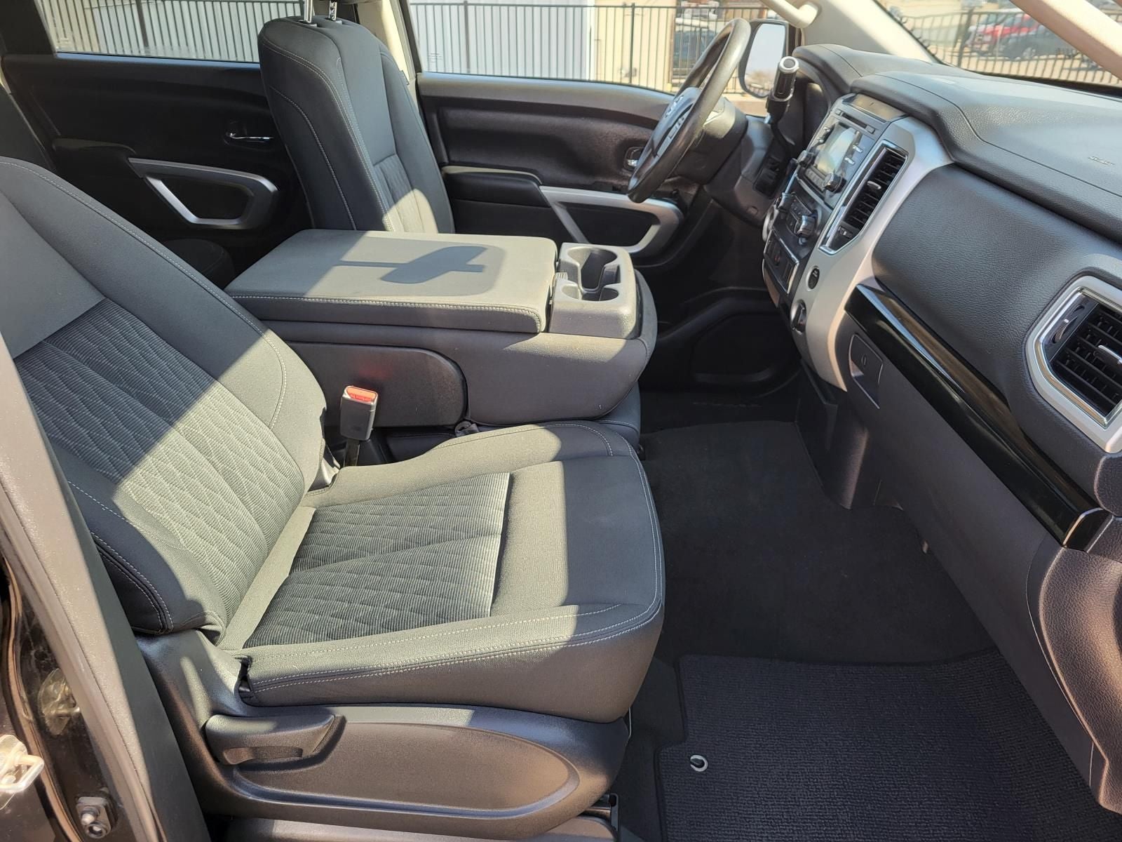 2017 Nissan Titan SV