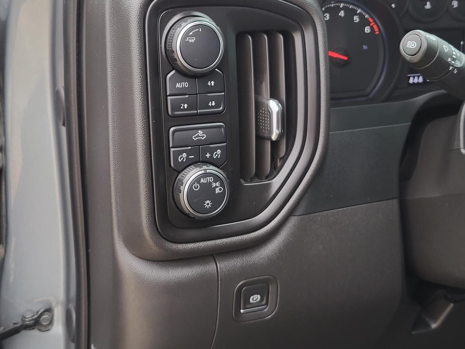 2024 Chevrolet Silverado 1500 Custom Trail Boss