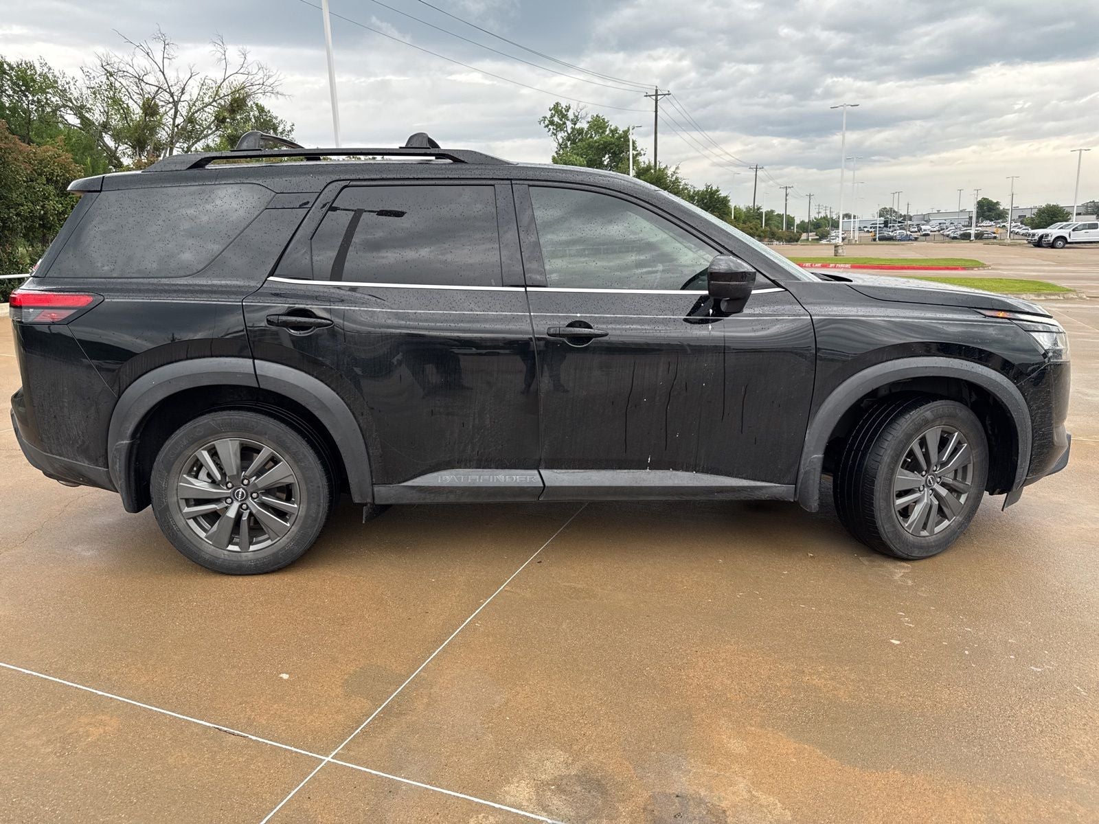 2022 Nissan Pathfinder SV