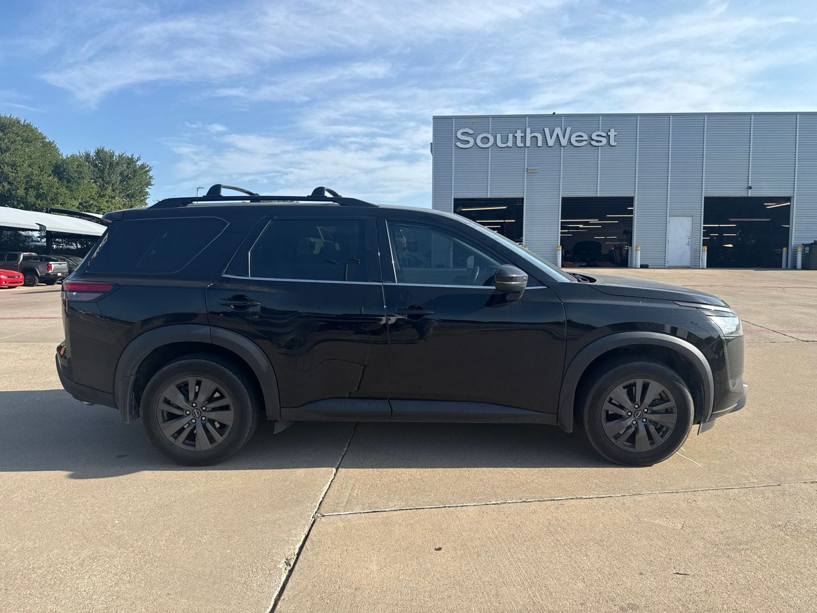2024 Nissan Pathfinder SV