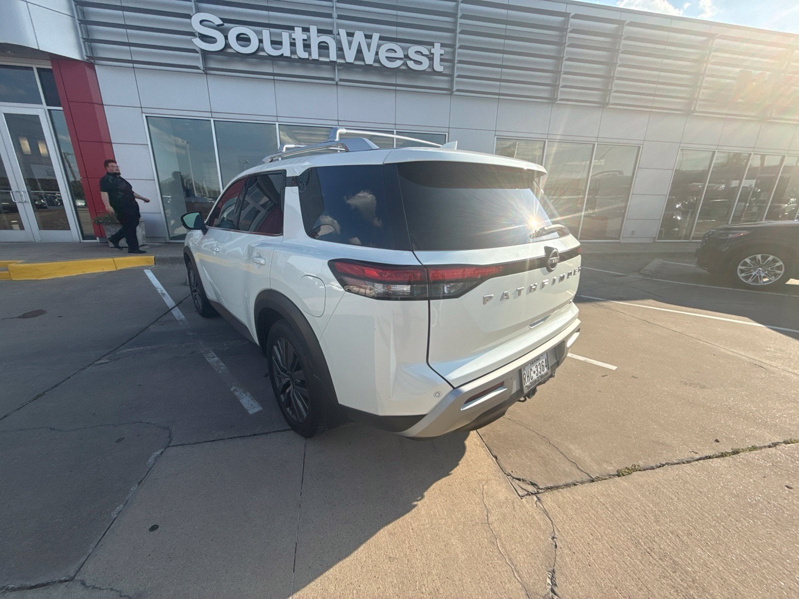 2022 Nissan Pathfinder SL