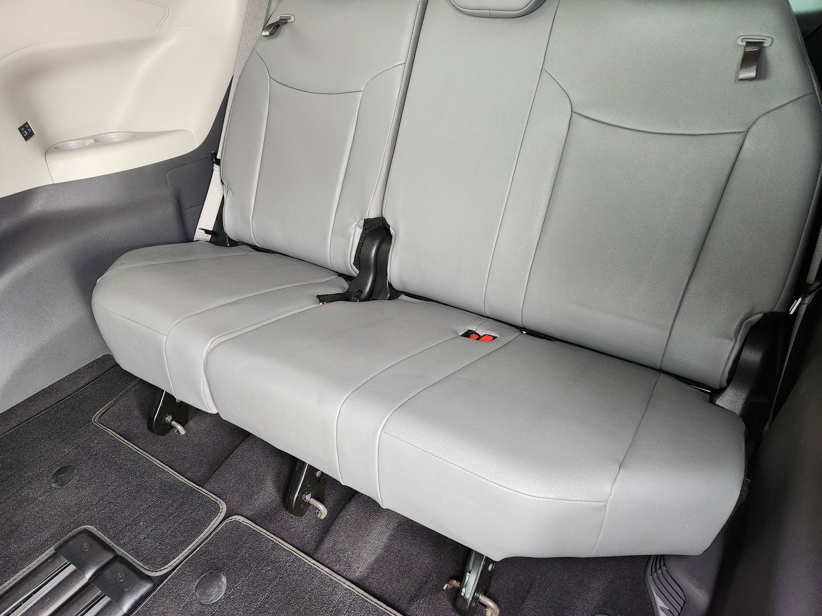 2023 Toyota Sienna XLE 8 Passenger