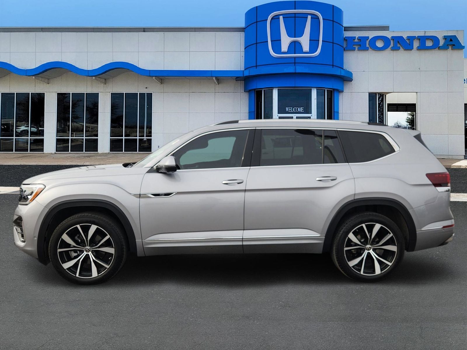 2025 Volkswagen Atlas 2.0T SEL Premium R-Line