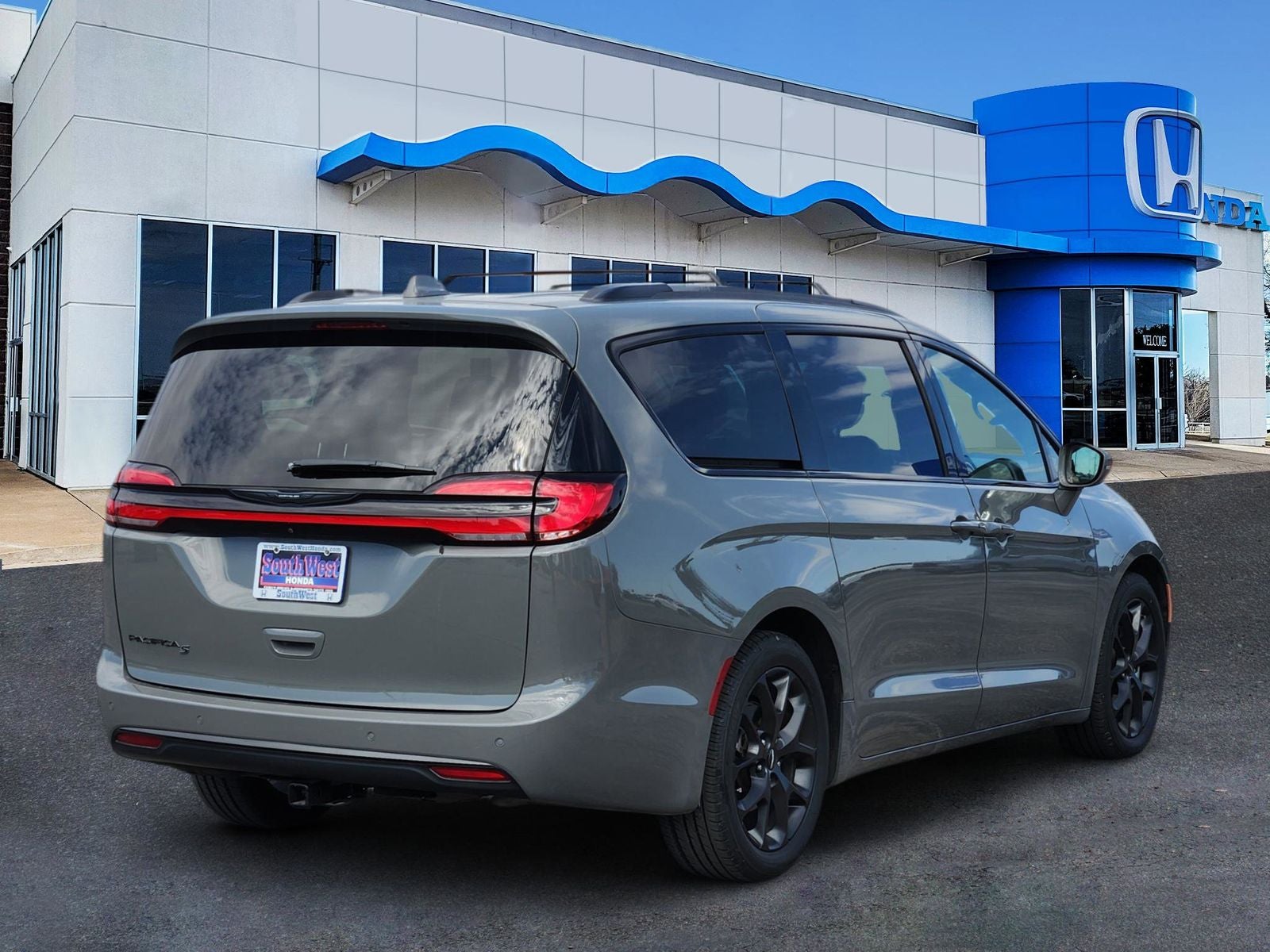 2022 Chrysler Pacifica Touring L