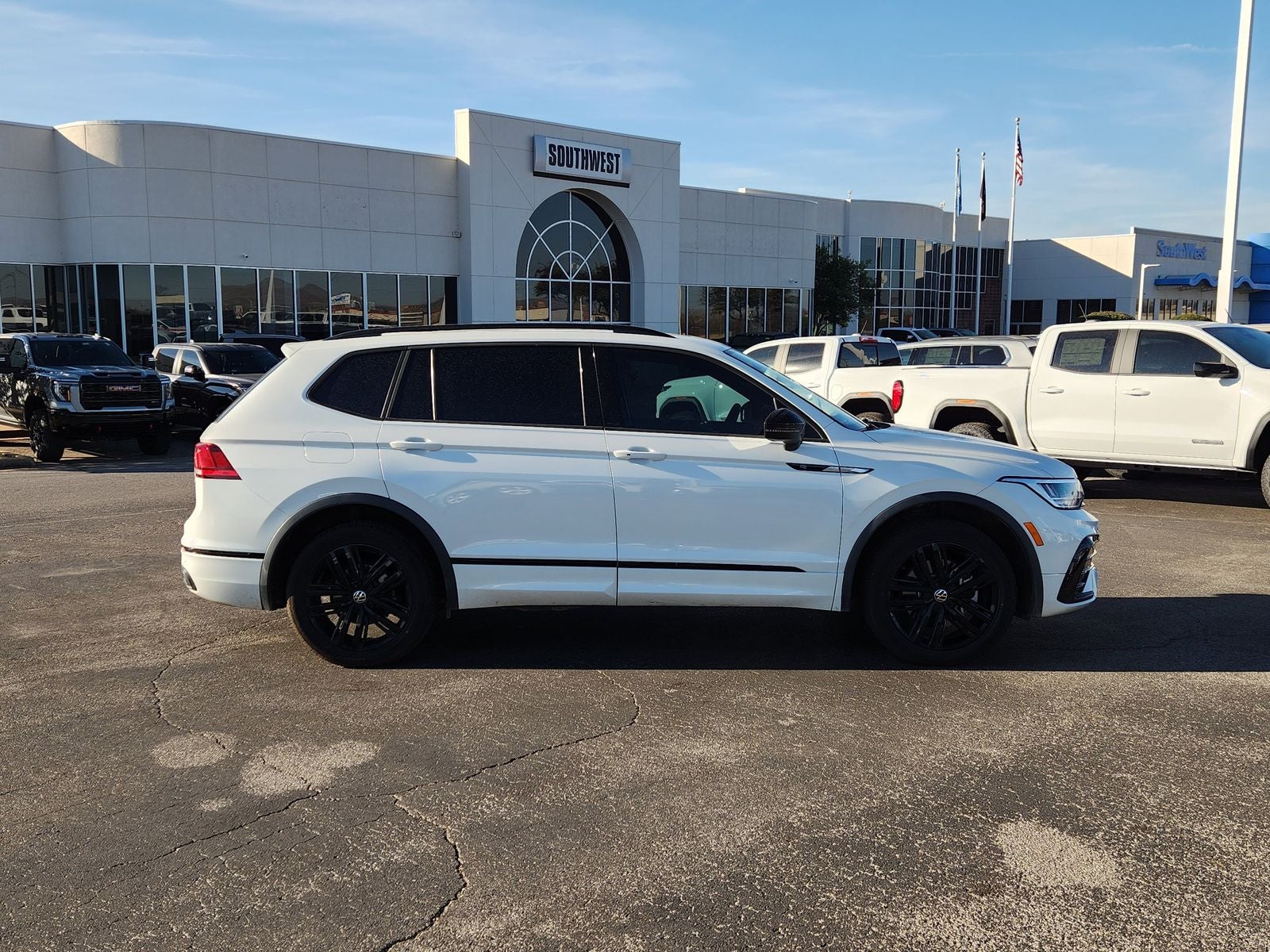 2022 Volkswagen Tiguan 2.0T SE R-Line Black