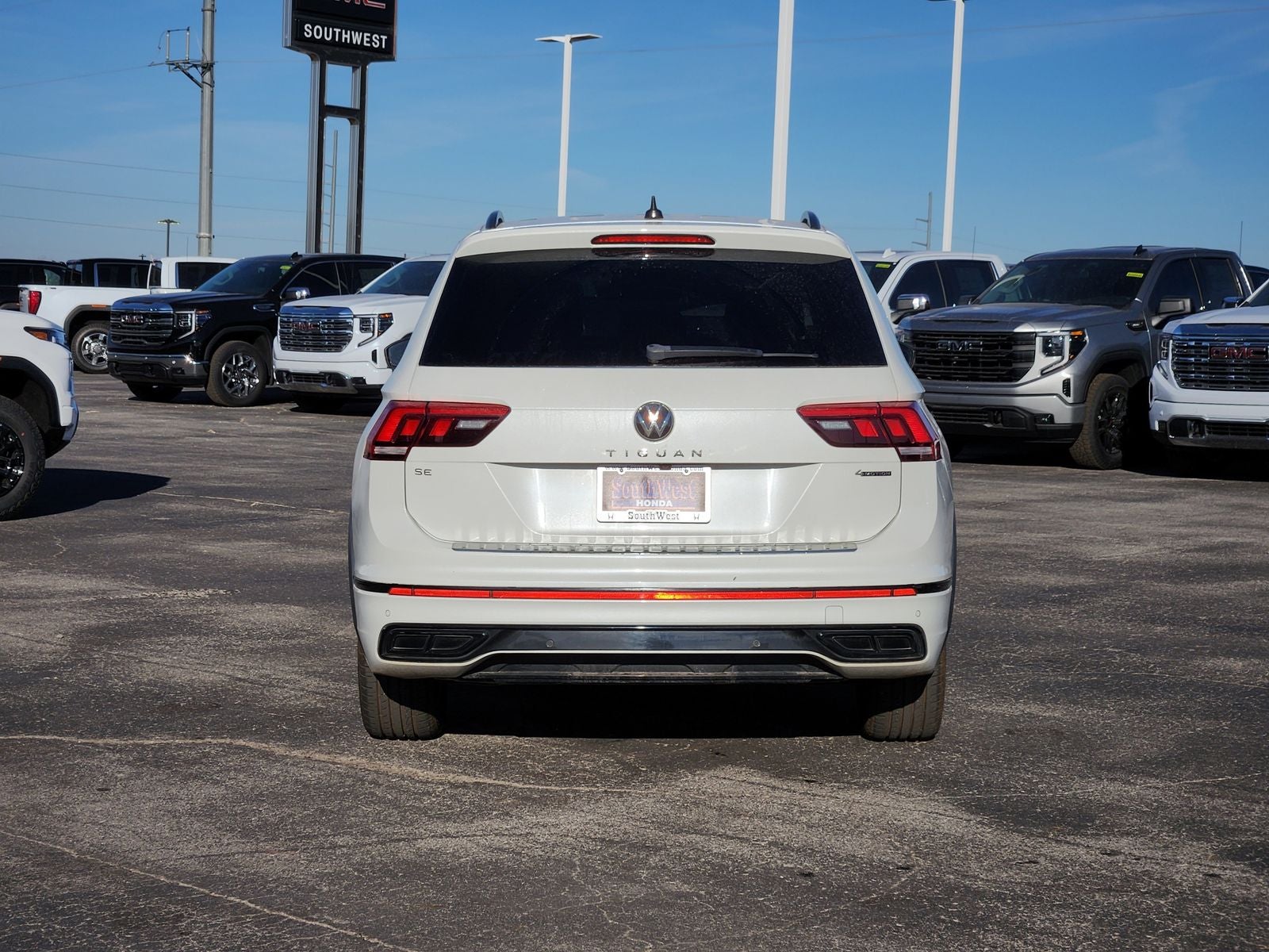 2022 Volkswagen Tiguan 2.0T SE R-Line Black