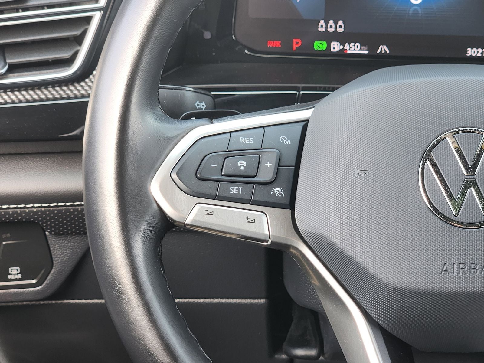 2025 Volkswagen Atlas Cross Sport 2.0T SEL R-Line Black