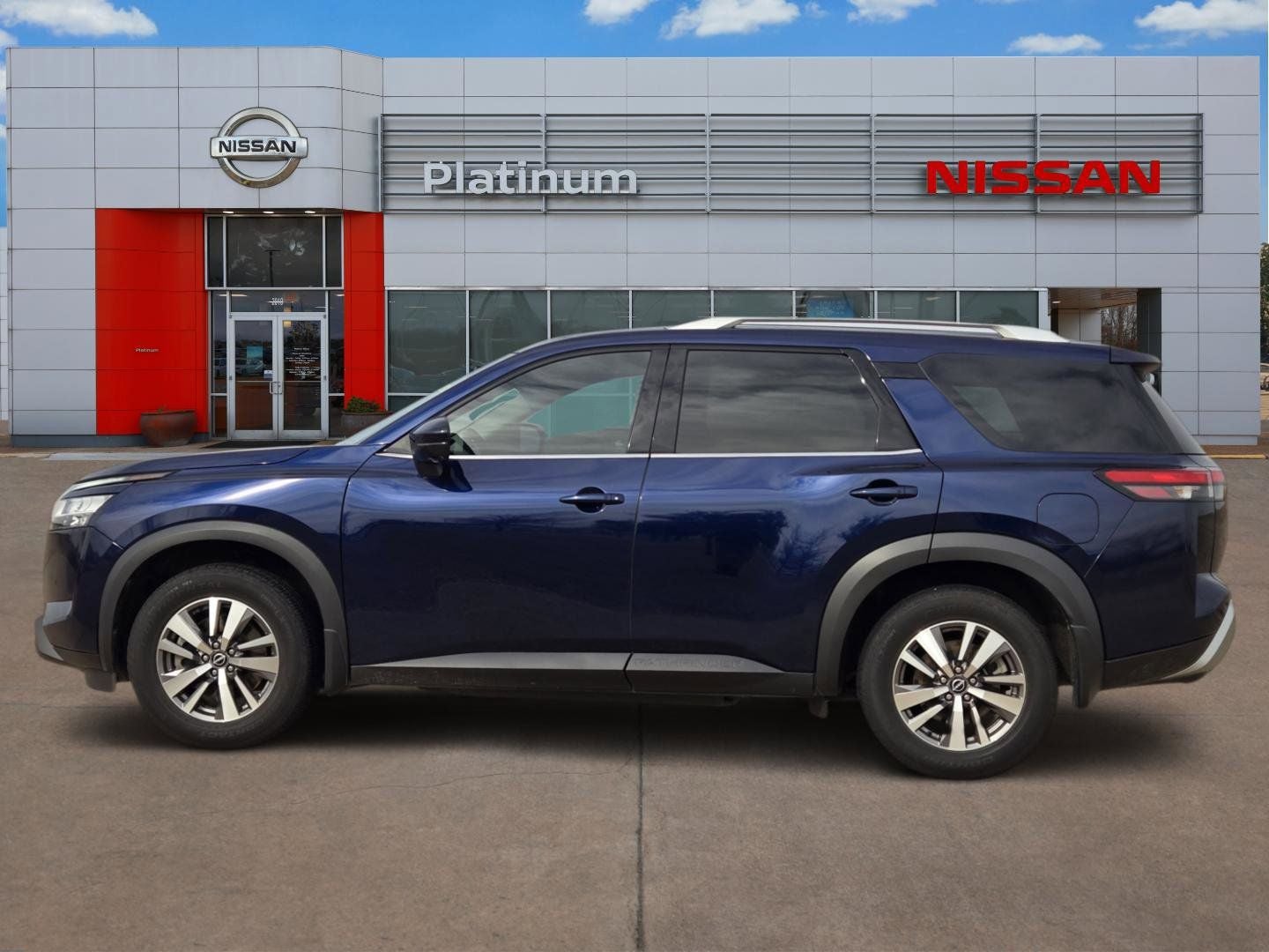 2022 Nissan Pathfinder SL