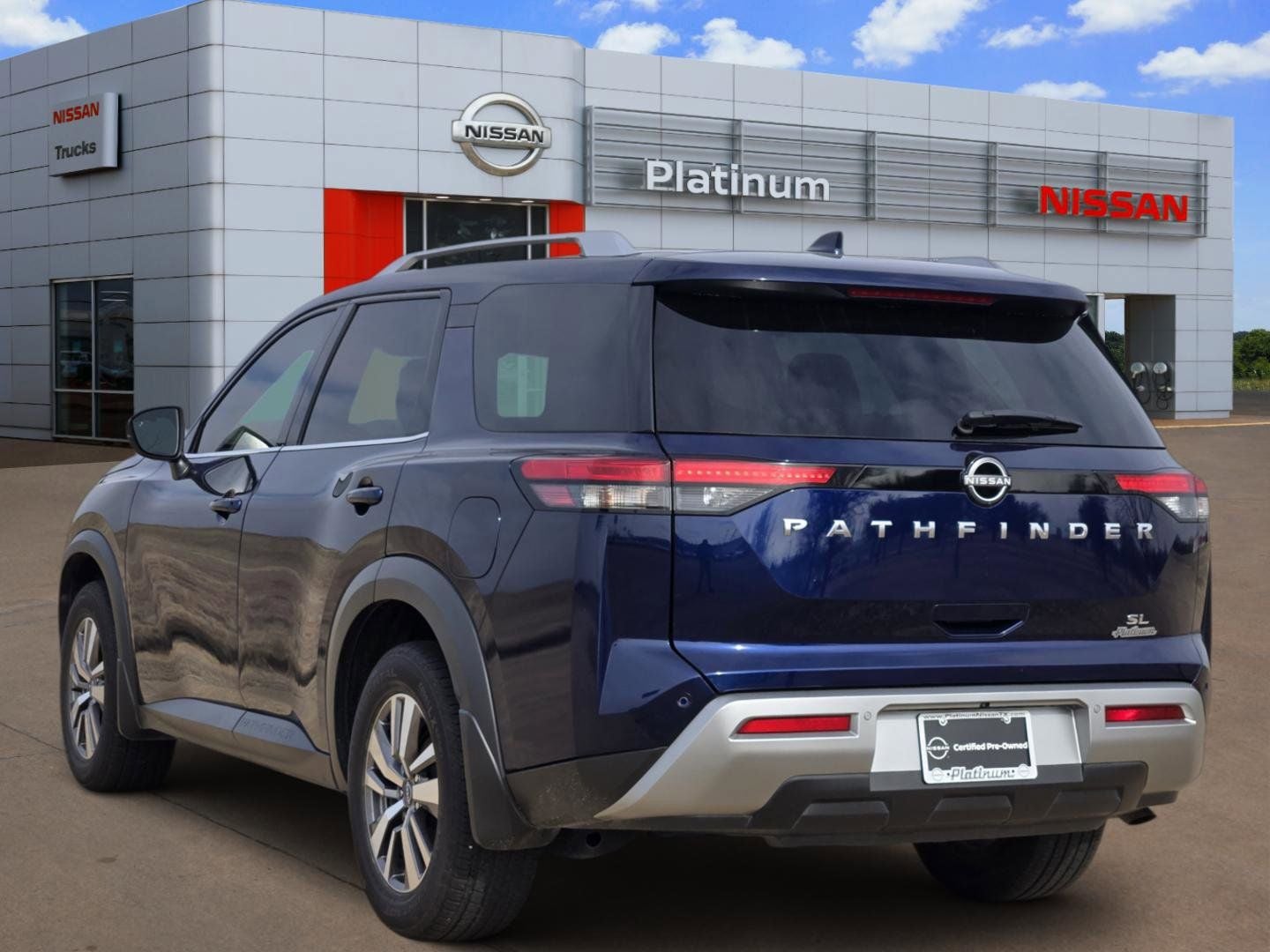 2022 Nissan Pathfinder SL