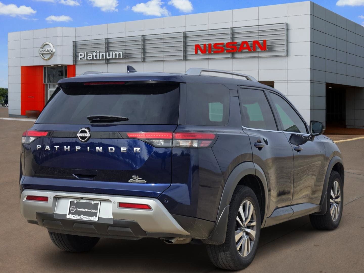 2022 Nissan Pathfinder SL