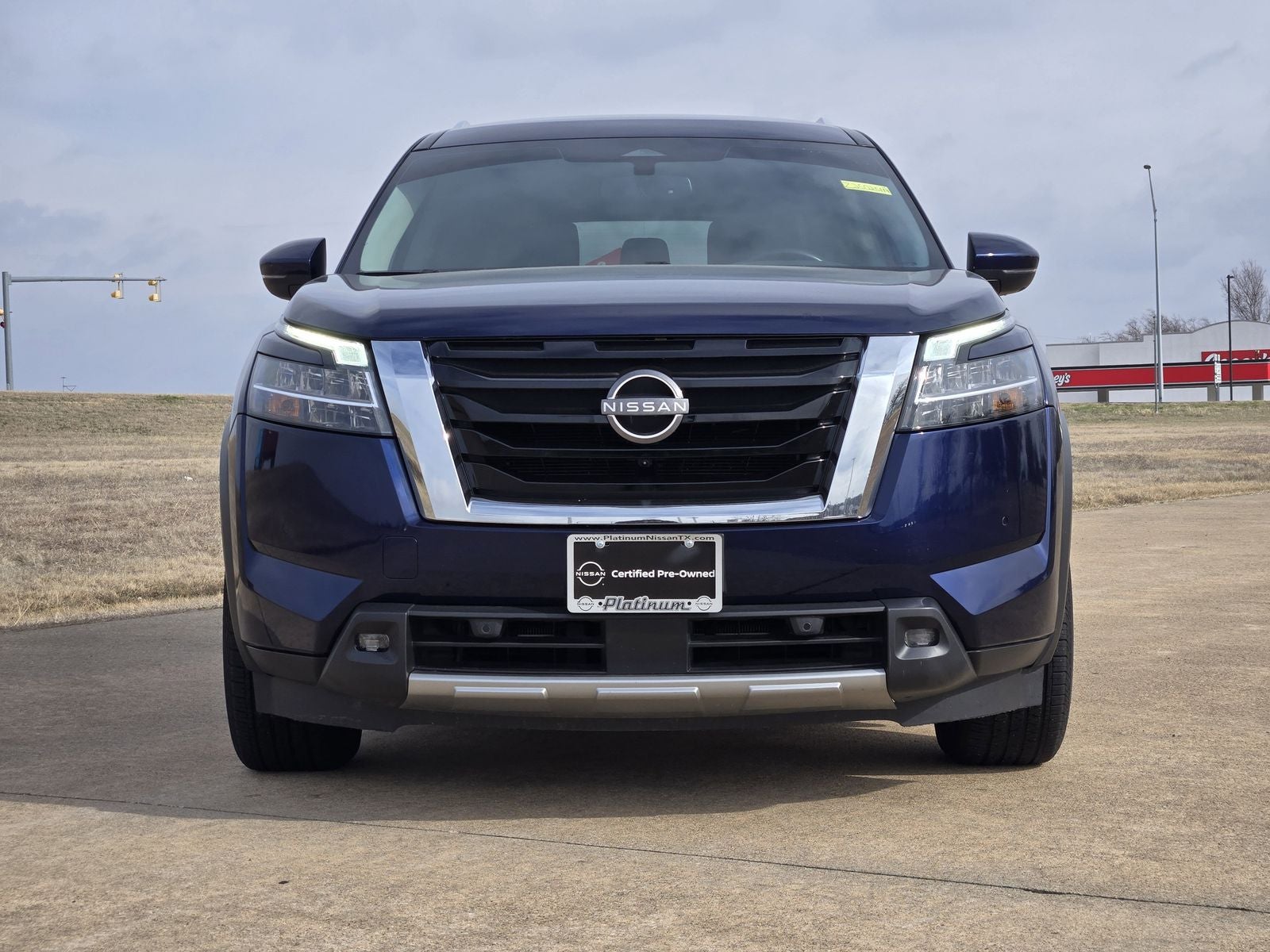 2022 Nissan Pathfinder SL