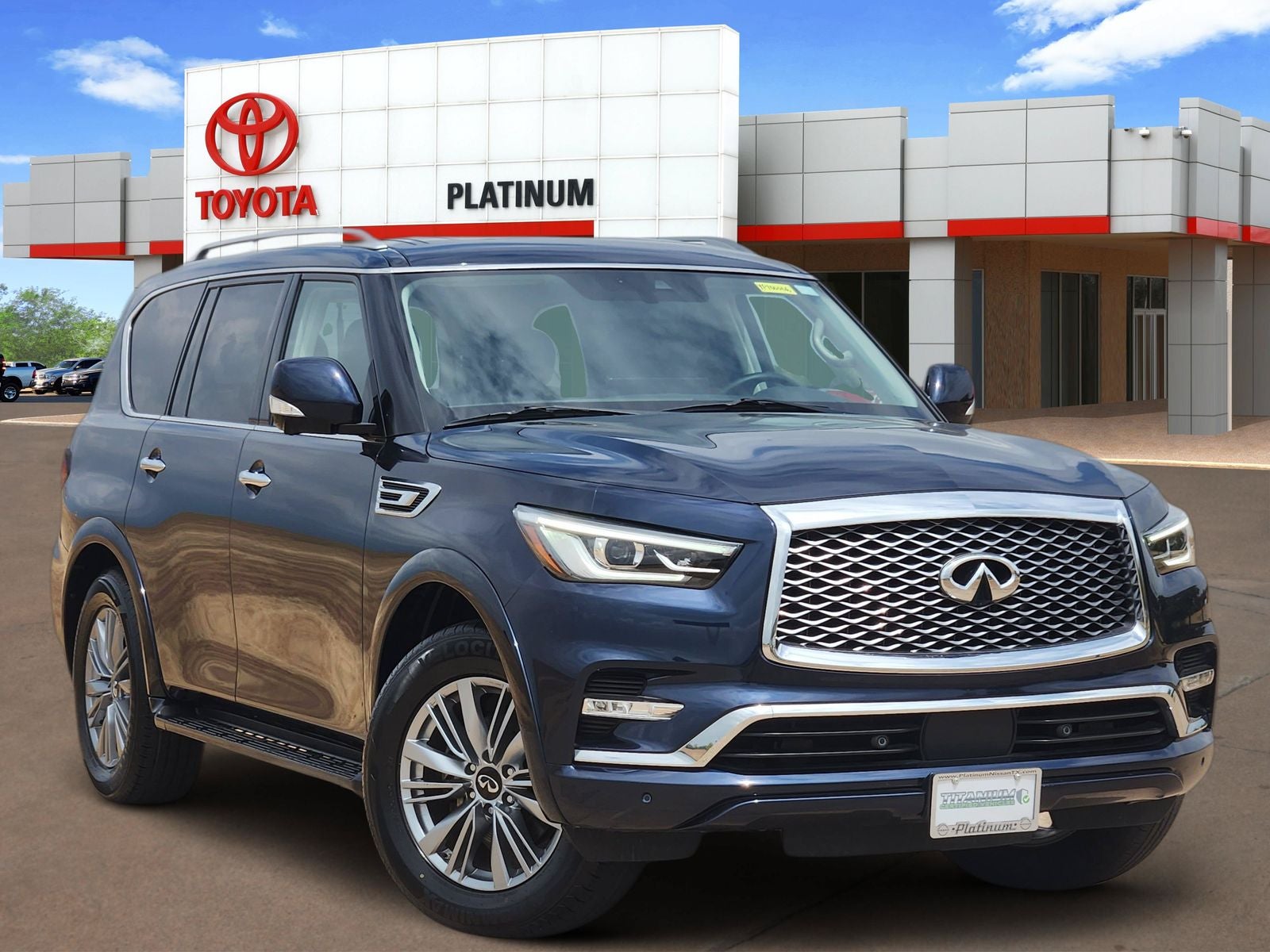2024 INFINITI QX80 LUXE