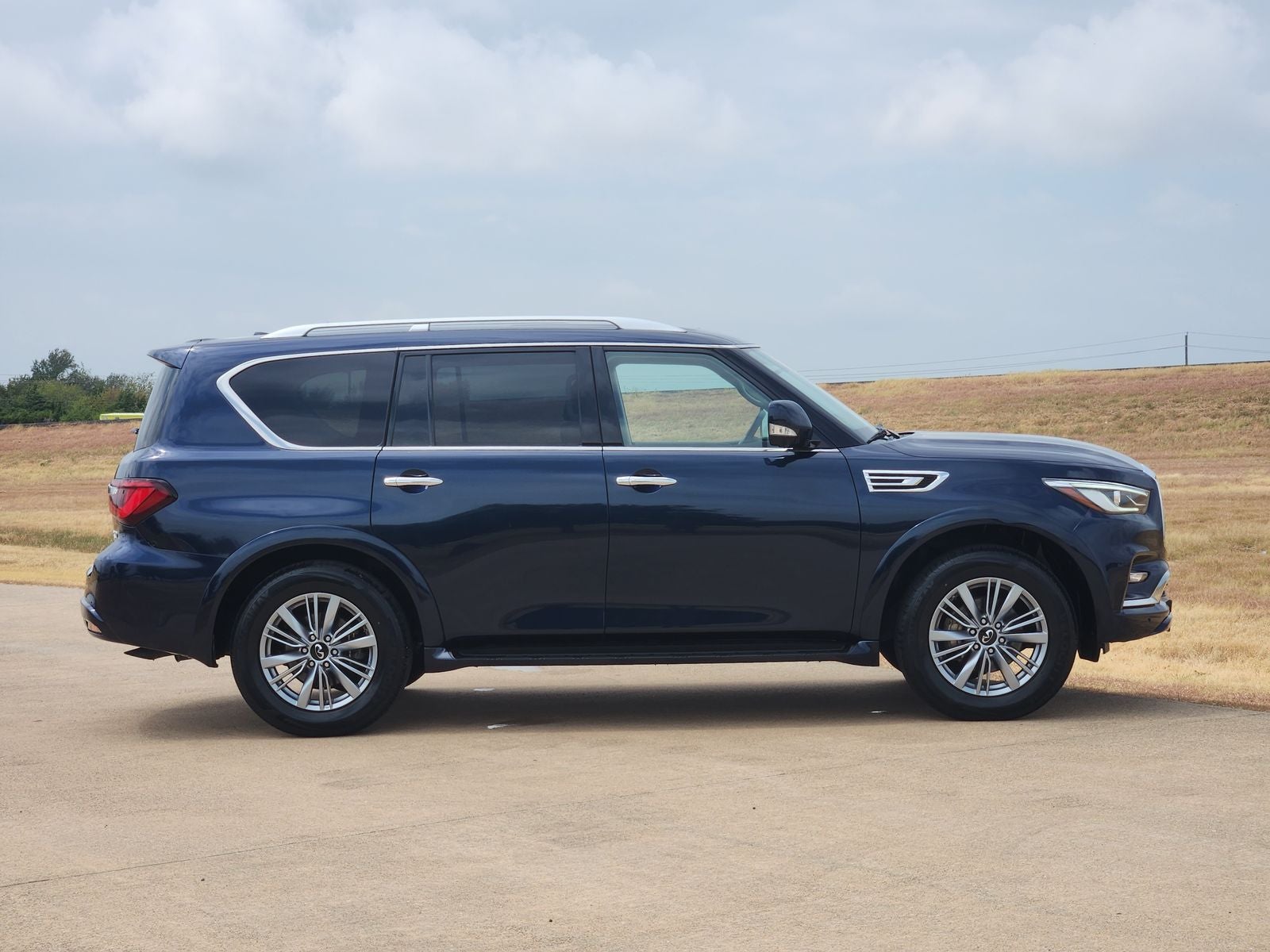 2024 INFINITI QX80 LUXE
