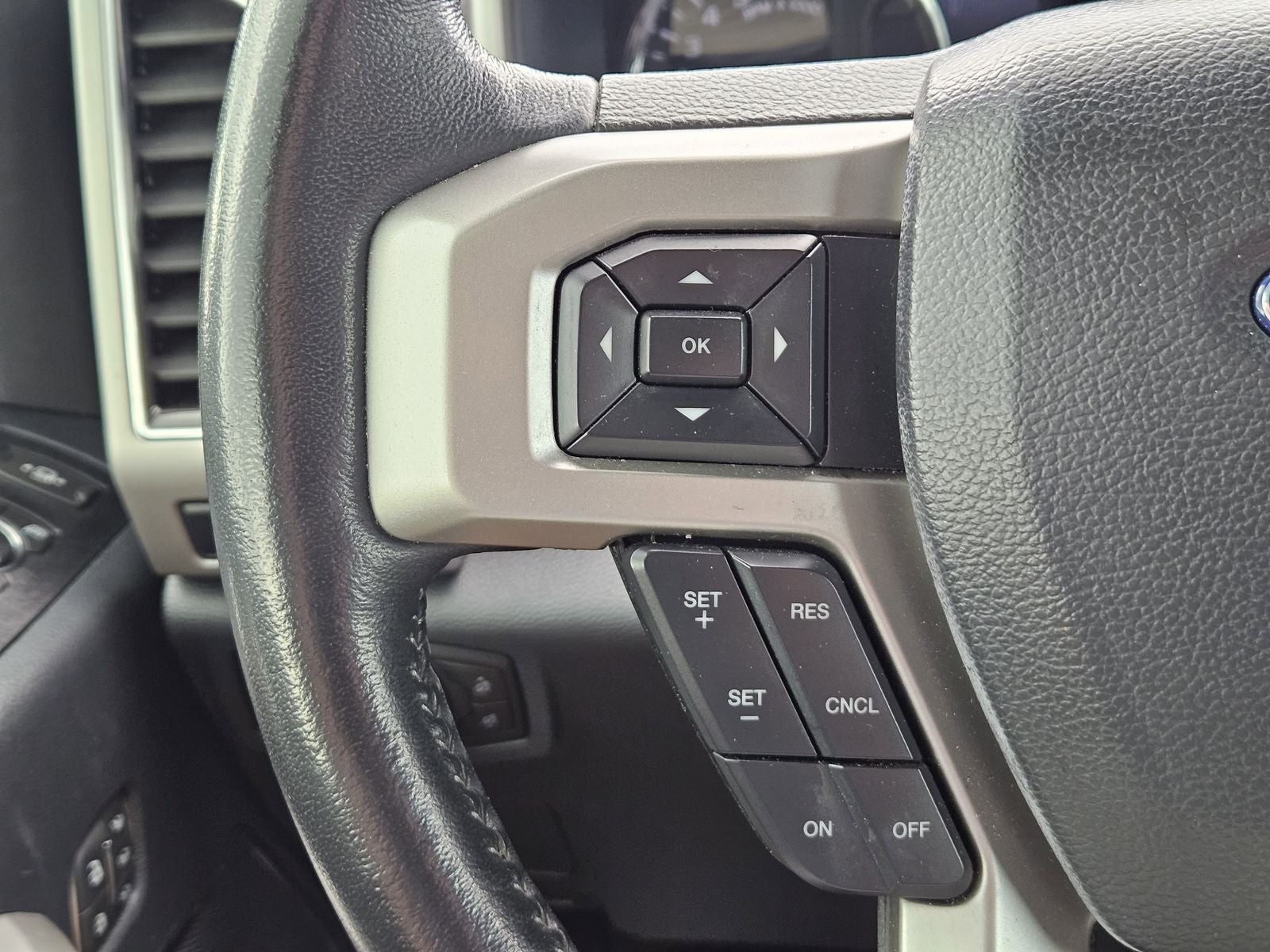 2022 Ford F-350SD Lariat