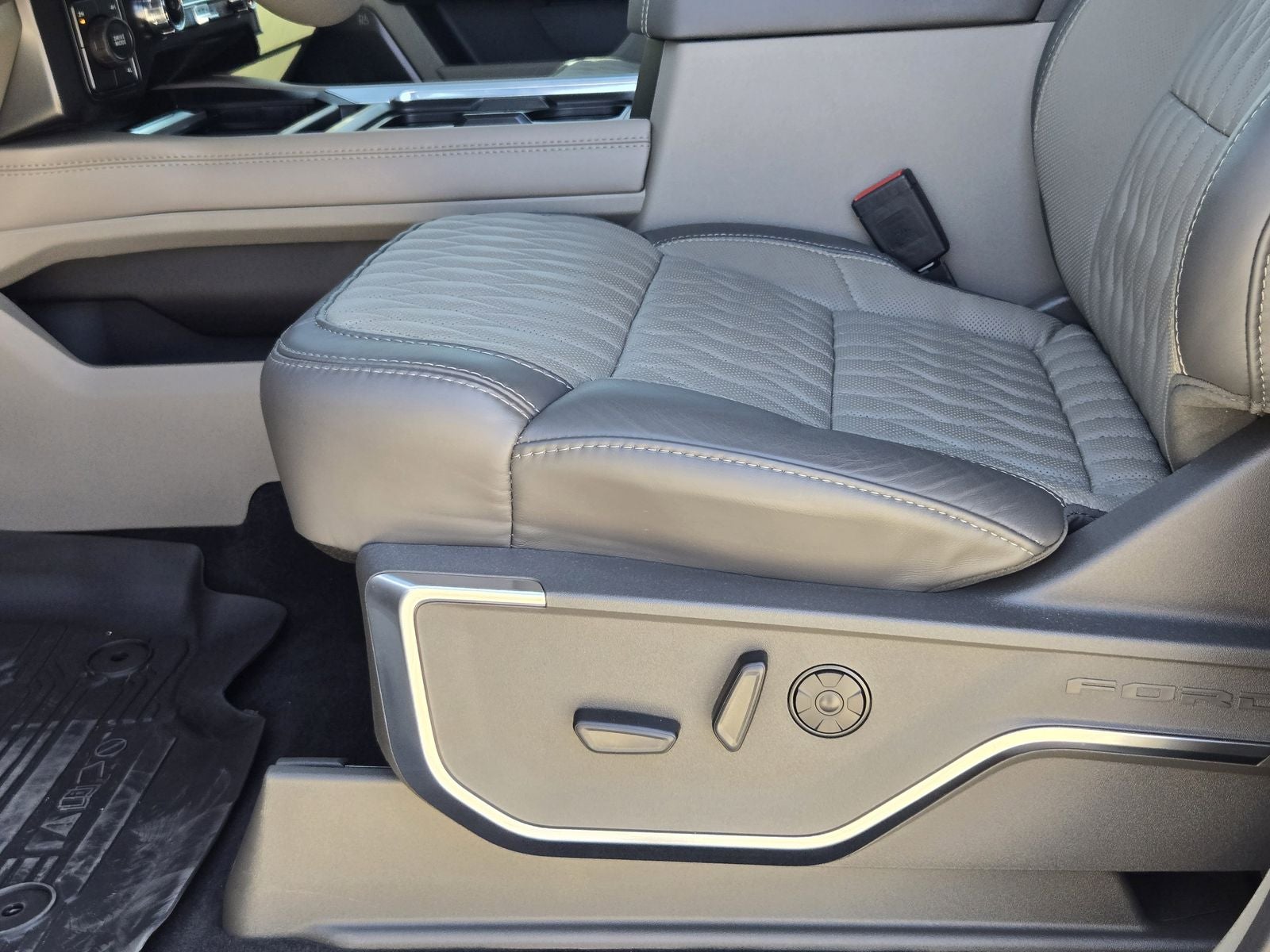 2026 Ford F-350SD Platinum DRW