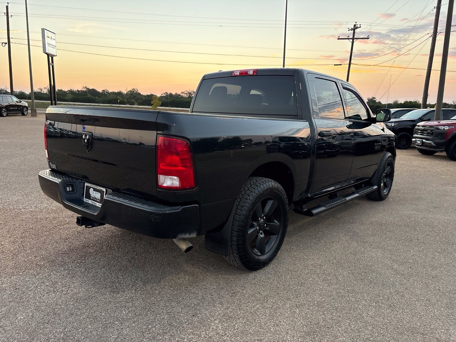 2017 RAM 1500 Express Crew Cab 4x2 5'7" Box