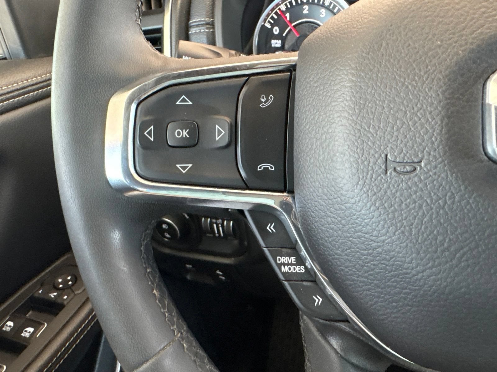 2025 RAM 1500 Laramie Crew Cab 4x4 5'7" Box