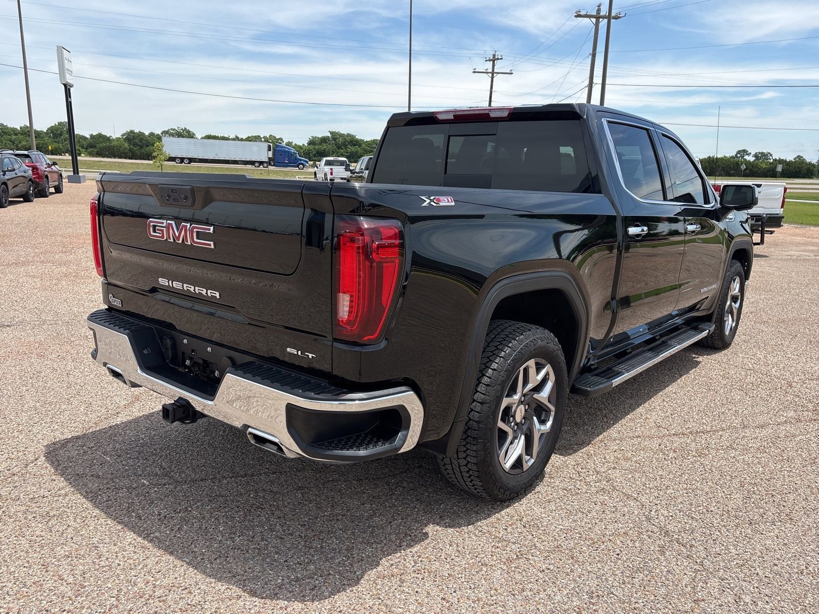 2025 GMC Sierra 1500 SLT