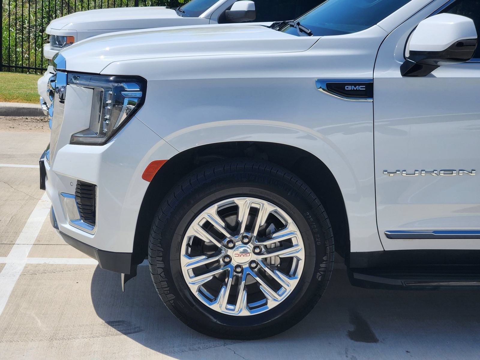 2023 GMC Yukon SLT