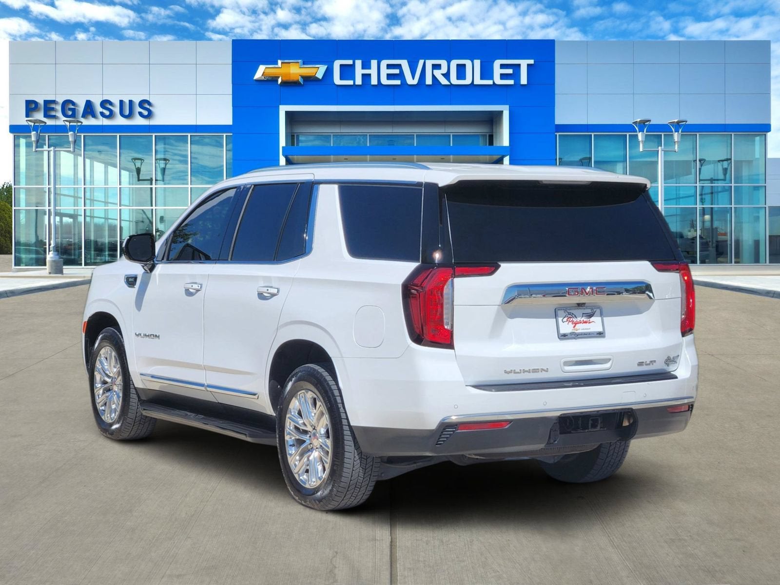 2023 GMC Yukon SLT